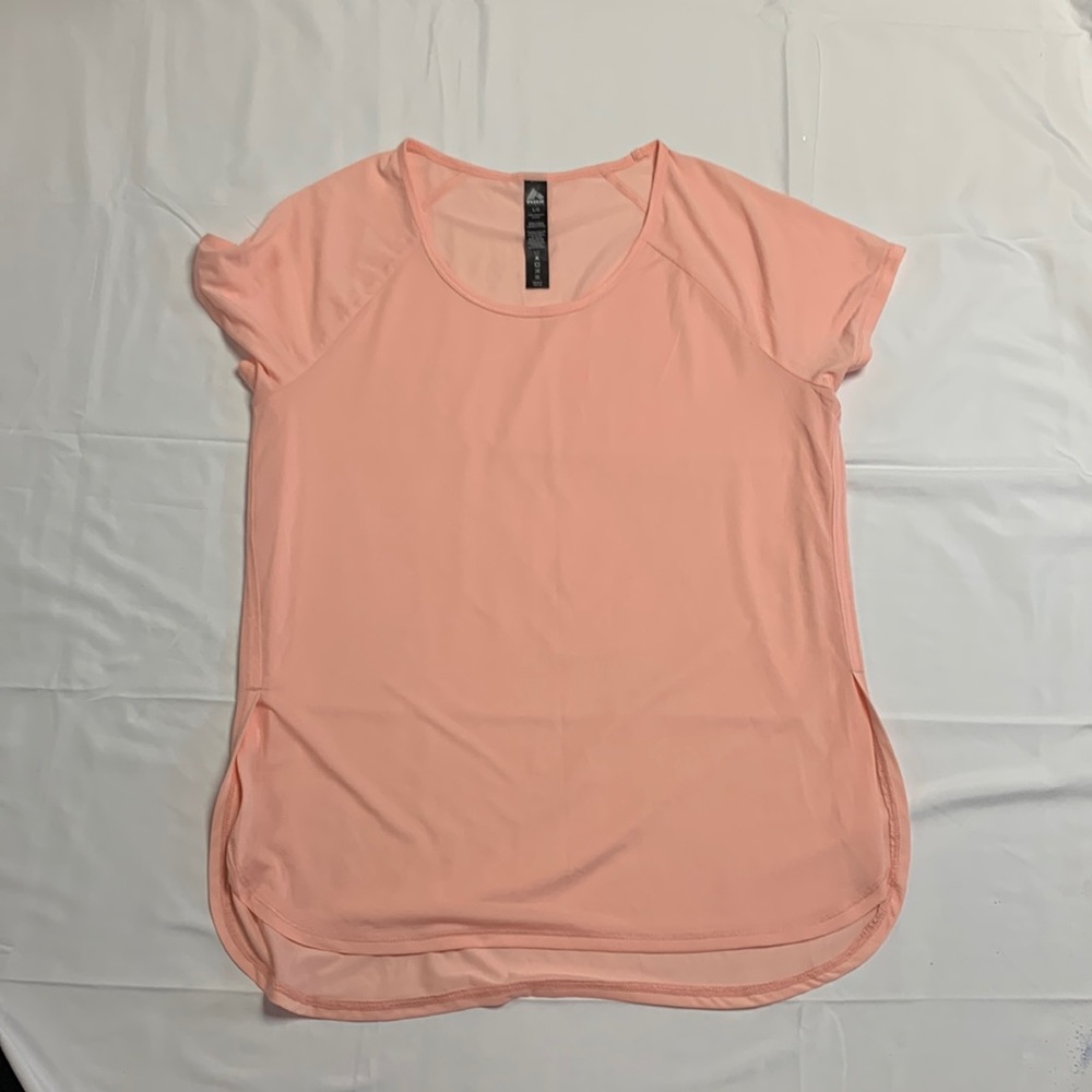 ✨NWOT✨ womens RBX workout shirt. Peach 🍑 color